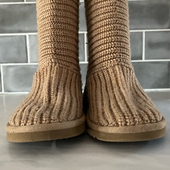 UGG Classic Tan Knit Crochet Winter Cozy Boot Size 6 Shearling Insole Neutral - Picture 3 of 9